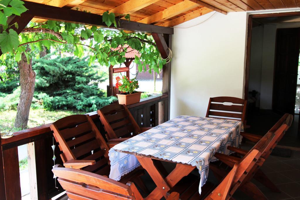Lugas Vendeghaz Hotell Felsőtold Exteriör bild