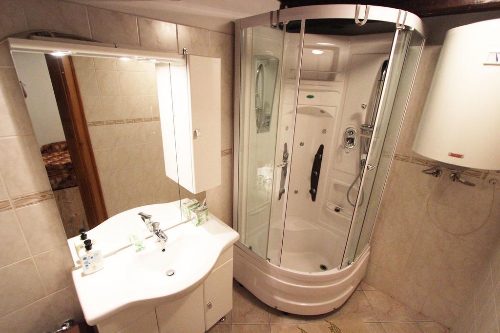 Lugas Vendeghaz Hotell Felsőtold Exteriör bild
